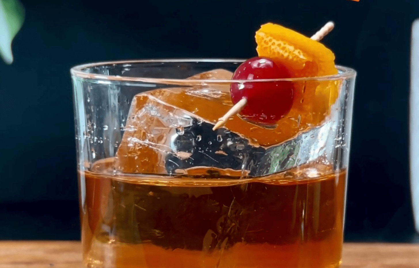 Cocktail recipes, Old fashioned, Smoked cocktails, Mixology, Bourbon	 Rye whiskey	 Angostura bitters	 Culinary torch	 Double Oak Essentials Smoker Chimney	 Applewood chips	 Garnishes	 Home bartending	 Party drinks	 Entertaining tips	 Classic cocktails	