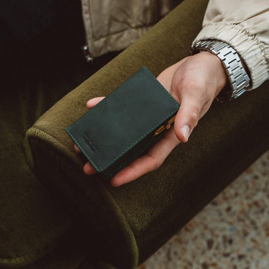 Esenciales de roble doble | Cartera minimalista de cuero | Edición heredada | Cartera delgada con bloqueo RFID | Marrón con oro